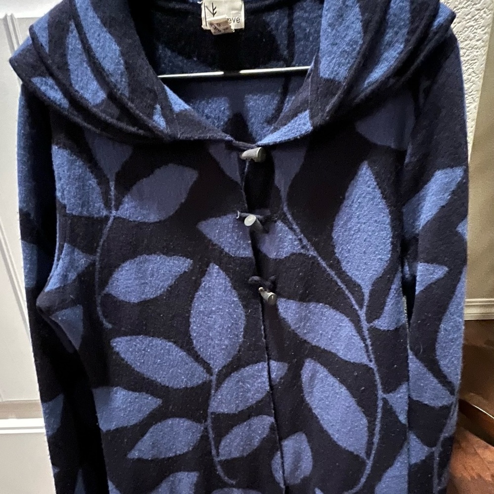 Evē Blue Leaf-Print Shawl Collar Cardigan